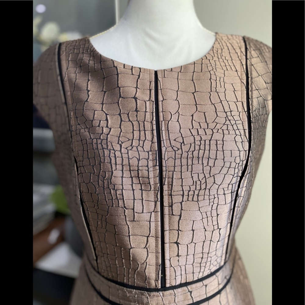 David Meister Bronze Embossed Sheath Dress 8 - Picture 4 of 11